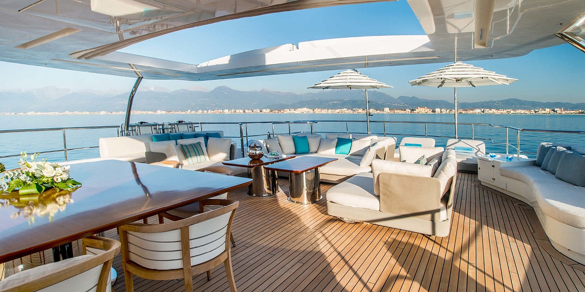 Аренда яхты Benetti Crystal 140 - NELA (Soy Amor) во Франции